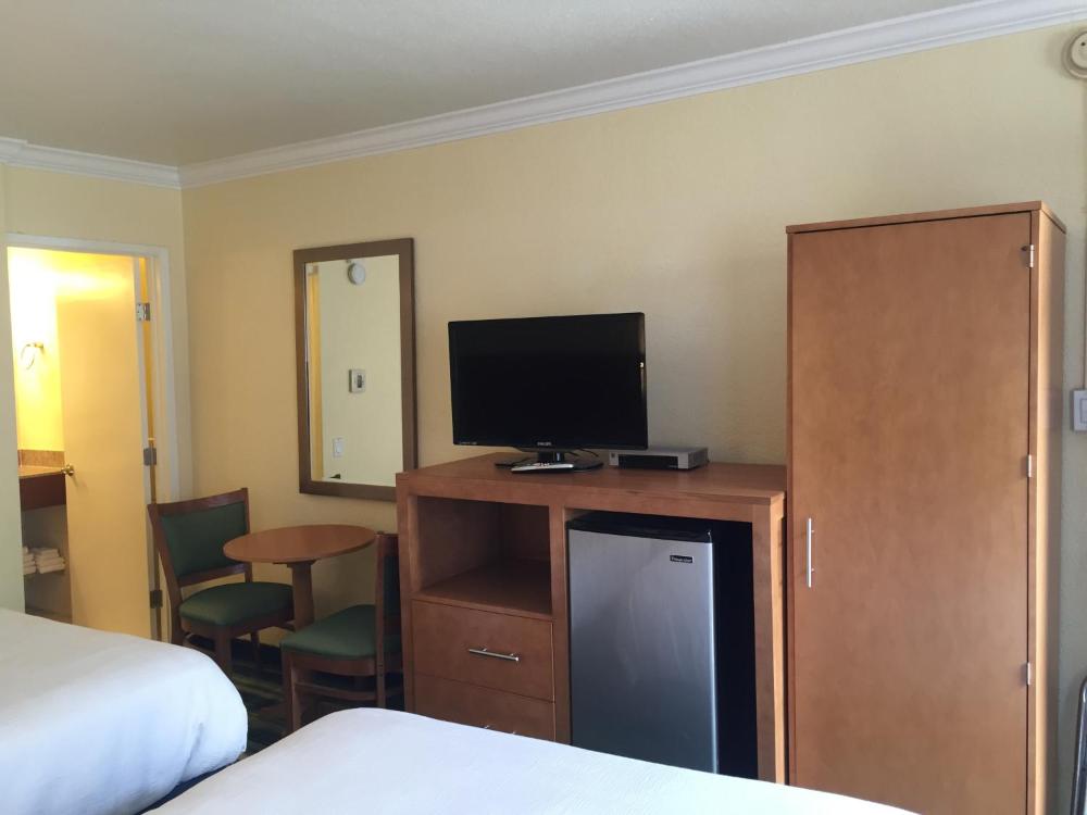 Smoking Double Queen Room interior